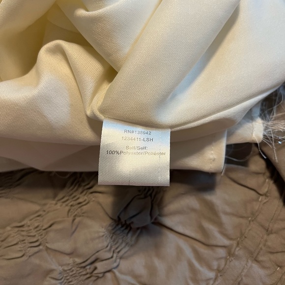 On Twelfth shimmer top, color is ivory. Size S. - Picture 6 of 7